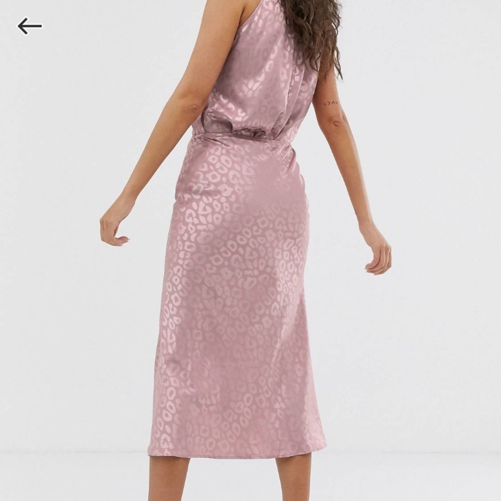 Midi slip skirt in pink leopard.